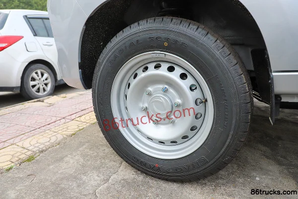 Dongfeng Chuangfu Niuka 2026 Super Luxury 1.6L Gasoline 122 hp 4X2(6 wheels) Hydraulic Brake 3.3m Single Row Flatbed Micro Truck Chassis (3)