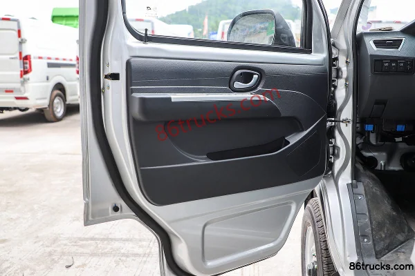 Dongfeng EV80 3T 3.05m single-row electric stake light truck 41.86kWh 4X2(6 wheels) Interior (2) | 86Trucks