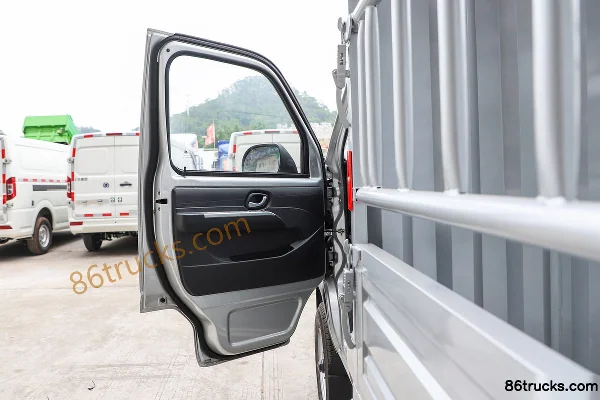 Dongfeng EV80 3T 3.05m single-row electric stake light truck 41.86kWh 4X2(6 wheels) Interior (1) | 86Trucks