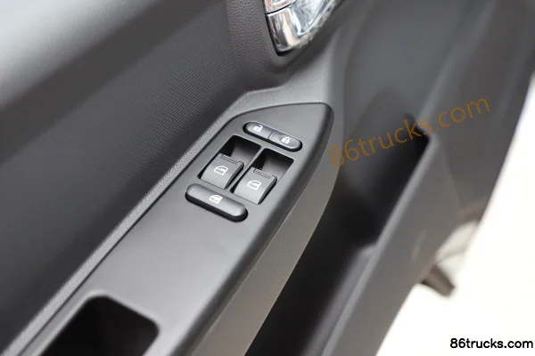 Dongfeng EV350 PRO 4.5T 4.2m Single Row Pure Electric Van Light Truck 98.04kWh 4X2(6 wheels) Interior (3) | 86Trucks