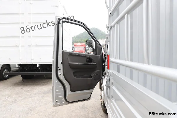 Dongfeng EV150 3.5T 3.5m Single Row Pure Electric Stake Light Truck 55.7kWh 4X2(6 wheels) Interior (1) | 86Trucks