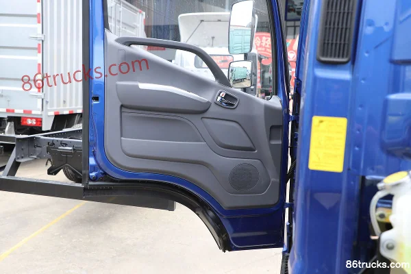 Foton Aoling Huangfeng MINI 170hp 4X2(6 wheels) 5.15m single-row van cargo truck Cab (2) | 86Trucks