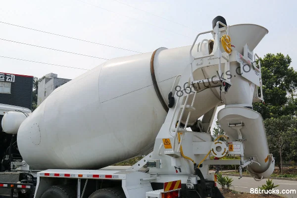 BYD T31 31T 8X4(12 wheels) 6.8m³ Electric Concrete Mixer Truck 355kWh Body (3) | 86Trucks