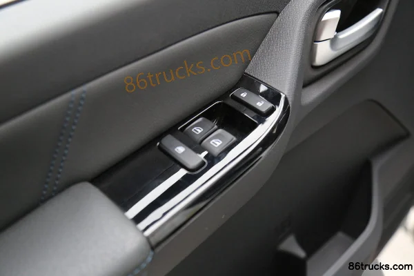 Auman Zhilan EX 4.5T 3.8m single-row pure electric box light truck 77kWh 4X2(6 wheels) Interior (2) | 86Trucks