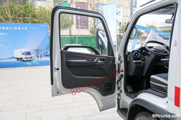 Auman Zhilan EX 4.5T 3.8m single-row pure electric box light truck 77kWh 4X2(6 wheels) Interior (1) | 86Trucks
