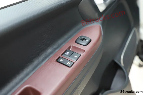 JAC Shuailing ES6 4.5T 4.15m single-row pure electric van light truck 86.55kWh 4X2(6 wheels) Interior (3) | 86Trucks