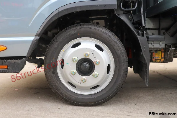 JAC Lingpao L3 2.0L 127hp 4X2(6 wheels) CNG 3.8m Single Cab Van Light Truck Chassis (3) | 86Trucks