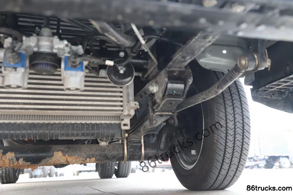 JAC Lingpao L3 2.0L 127hp 4X2(6 wheels) CNG 3.8m Single Cab Van Light Truck Chassis (2) | 86Trucks