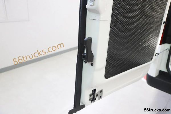 Lingshi Auto Golden Cargo First Class Economy 3T 2-seat 5.43m electric panel van 53.58kWh Cargo Box (3) | 86Trucks