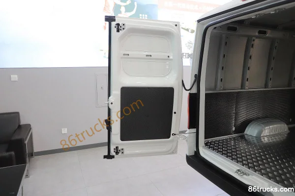 Lingshi Auto Golden Cargo First Class Economy 3T 2-seat 5.43m electric panel van 53.58kWh Cargo Box (2) | 86Trucks