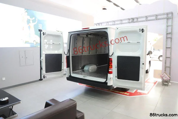 Lingshi Auto Golden Cargo First Class Economy 3T 2-seat 5.43m electric panel van 53.58kWh Cargo Box (1) | 86Trucks