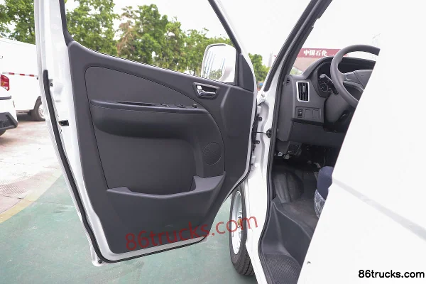 Tuyano Fengjing G5 2024 Business Edition 6-Seat 5.245m Electric Long Wheelbase Flat Roof Light Bus 50.23kWh (EVE Energy) Cab (2) | 86Trucks