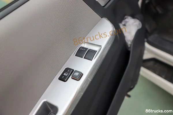 Tuyano Fengjing G7 2024 Commercial Edition 5-Seat Pure Electric Long Wheelbase Flat Roof Panel Van CATL 53.58kWh Cab (3) | 86Trucks