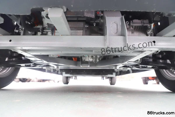 Tuyano Qian Duo Duo 4.995m Electric Panel Van Yiwei 41.86kWh Chassis (1) | 86Trucks