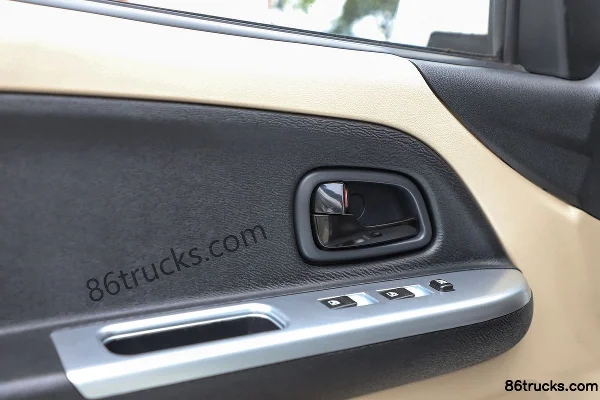 Changan Ruixing EM80 2023 5 places 4,805 m fourgon fermé électrique pur toit plat portes battantes arrière 41,932 kWh Cabine (3) | 86Trucks