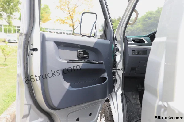 Jinbei T5L 2024 Comfort 1.6L 123 hp 4X2(6 wheels) Gasoline 3.6m Single Row Flatbed Micro Truck Cab (2) | 86Trucks
