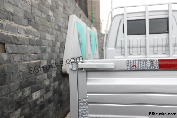 SRM Xinyuan Jinka S1 2024 Model Standard Edition 1.6L 124 hp 4X2(6 wheels) Gasoline 2.55m Double Row Flatbed Mini Truck Body (2) | 86Trucks