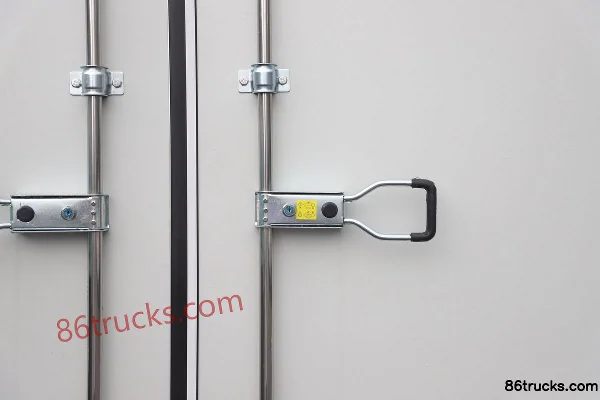 Jinbei T5 Standard Type 1.6L 123 hp 4X2(6 wheels) gasoline 3.4m single-row box mini truck Body (3) | 86Trucks