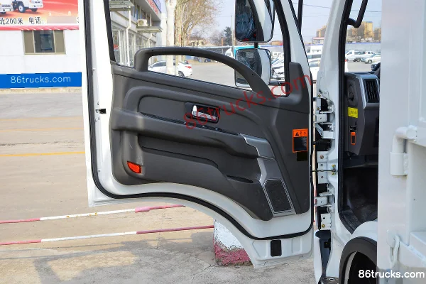 Feidi HV5 4.5T 4.15m Single Row Plug-in Hybrid Range-Extender Stake Light Truck 41.6kWh 4X2(6 wheels) Interior (2) | 86Trucks