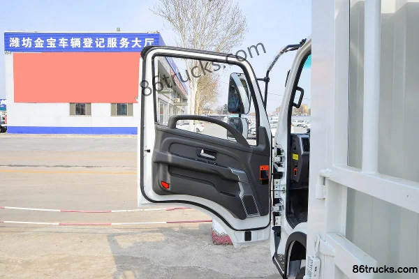 Feidi HV5 4.5T 4.15m Single Row Plug-in Hybrid Range-Extender Stake Light Truck 41.6kWh 4X2(6 wheels) Interior (1) | 86Trucks