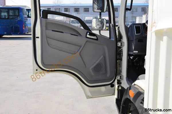 Sinotruk HOWO Hanjiang M 145hp 4X2(6 wheels) 4.15m Single-row Van Light Truck Cab (2) | 86Trucks