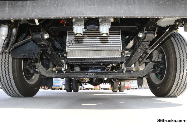 Sinotruk HOWO Hanjiang M 145hp 4X2(6 wheels) 4.15m Single-row Van Light Truck Chassis (1) | 86Trucks