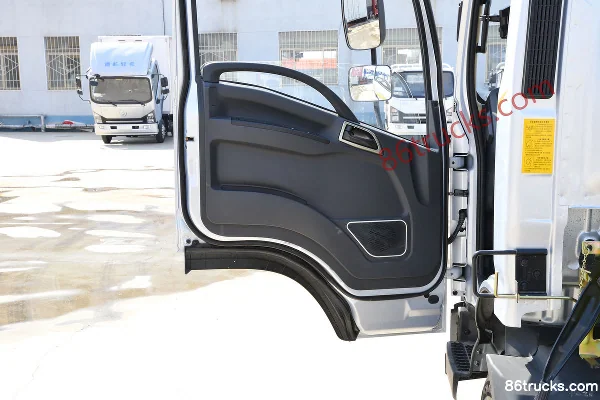 SHACMAN Commercial Vehicle Delong G1 155 hp 4X2(6 wheels) 4.06m refrigerated truck (Fast Gear 8-speed) Cab (2) | 86Trucks