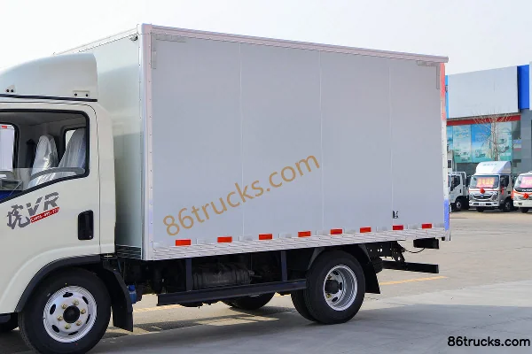FAW Jiefang Hu VR 110 hp 4X2(6 wheels) 3.78 m semi-row van light truck (China VI) Body (1) | 86Trucks
