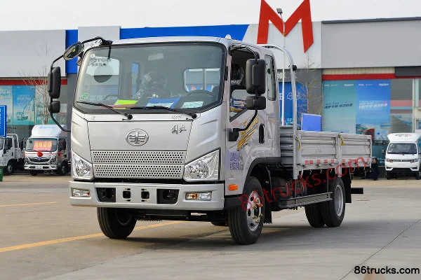 FAW Jiefang J6F Zhaocaihu 137hp 4X2(6 wheels) 3.82m Semi-row Flatbed Light Truck (6-speed Transmission) Exterior (3) | 86Trucks