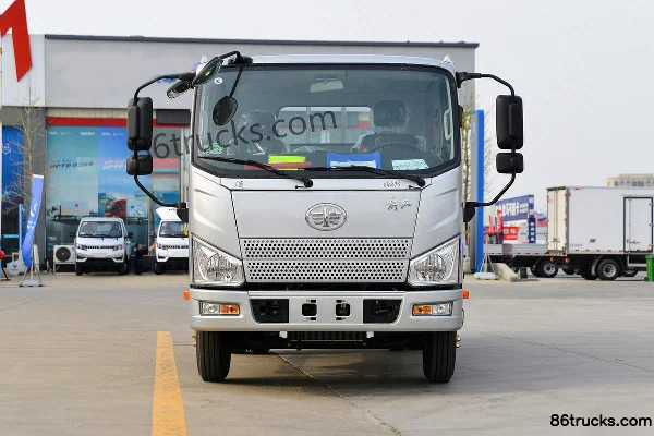 FAW Jiefang J6F Zhaocaihu 137hp 4X2(6 wheels) 3.82m Semi-row Flatbed Light Truck (6-speed Transmission) Exterior (2) | 86Trucks