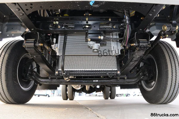 FAW Jiefang J6F Zhaocaihu 137hp 4X2(6 wheels) 3.82m Semi-row Flatbed Light Truck (6-speed Transmission) Chassis (1) | 86Trucks