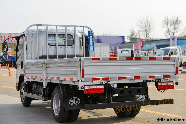 FAW Jiefang J6F Zhaocaihu 137hp 4X2(6 wheels) 3.82m Semi-row Flatbed Light Truck (6-speed Transmission) Body (3) | 86Trucks
