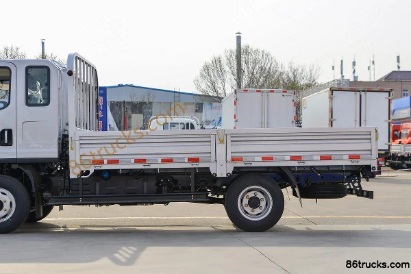 FAW Jiefang J6F Zhaocaihu 137hp 4X2(6 wheels) 3.82m Semi-row Flatbed Light Truck (6-speed Transmission) Body (2) | 86Trucks