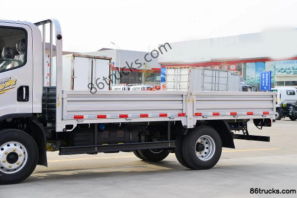 FAW Jiefang J6F Lucky Tiger 150hp 4X2(6 wheels) 4.2m single-row flatbed light truck Body (1) | 86Trucks