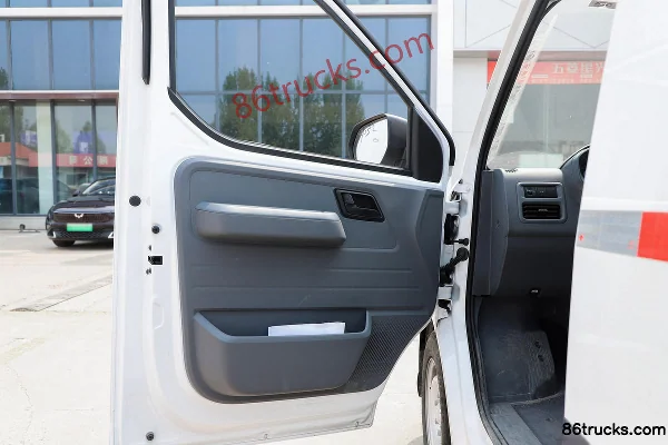 Wuling Yangguang Practical Type 2024 Model 2.9T 2-seat 4.985m pure electric closed van 41.9kWh Cab (2) | 86Trucks