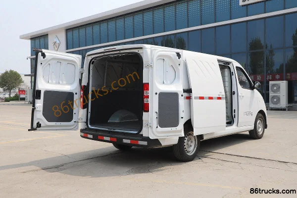 Wuling Yangguang Practical Type 2024 Model 2.9T 2-seat 4.985m pure electric closed van 41.9kWh Cargo Box (1) | 86Trucks