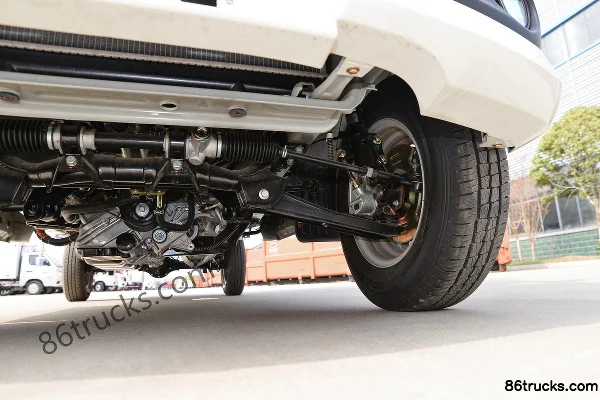 Foton Xiangling V1 1.6L 122hp Gasoline 4X2(6 wheels) 2.8m refrigerated truck (Chengli brand) Chassis (3) | 86Trucks