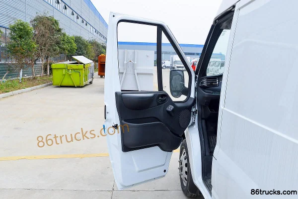JMC Fushun 145 ch 4X2(6 roues) 5,998 m long empattement long toit surélevé camion frigorifique (marque Chengliwei) Cabine (1) | 86Trucks