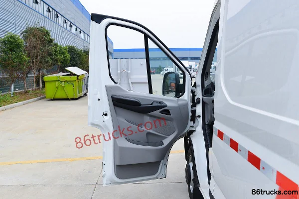 SAIC MAXUS V90 150ch 4X2(6 roues) camion frigorifique 5.94m empattement long toit haut (double pneus arrière) (marque Chengliwei) Cabine (1)