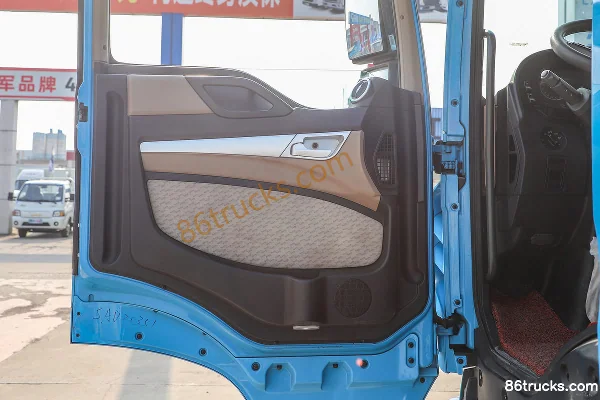 Sinotruk HOWO TX camion lourd 25T 6X4(10 roues) tracteur routier électrique à batterie interchangeable 282 kWh Cabine (2) | 86Trucks