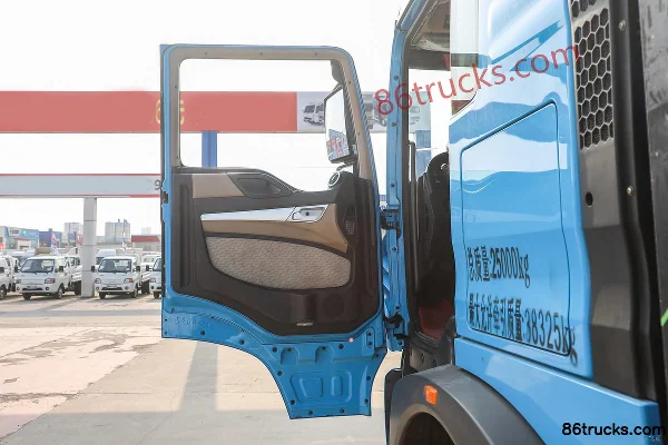 Sinotruk HOWO TX camion lourd 25T 6X4(10 roues) tracteur routier électrique à batterie interchangeable 282 kWh Cabine (1) | 86Trucks