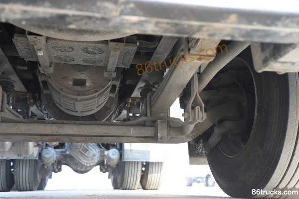Sinotruk HOWO TX camion lourd 25T 6X4(10 roues) tracteur routier électrique à batterie interchangeable 282 kWh Châssis (3) | 86Trucks