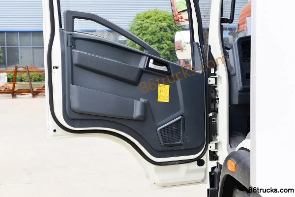Sinotruk HOWO Hanjiang 190 ch 4X2(6 roues) camion frigorifique 4,7 m Cabine (2) | 86Trucks