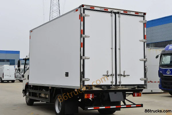 Sinotruk HOWO Hanjiang 190 ch 4X2(6 roues) camion frigorifique 4,7 m Carrosserie (3) | 86Trucks