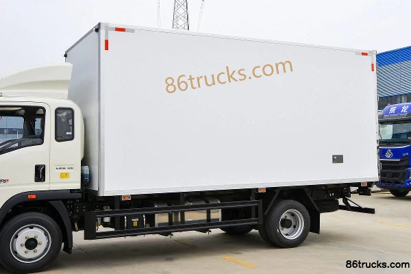 Sinotruk HOWO Hanjiang 190 ch 4X2(6 roues) camion frigorifique 4,7 m Carrosserie (1) | 86Trucks