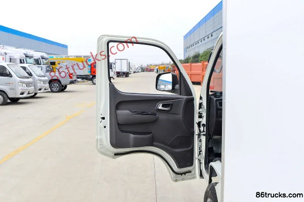 Foton Xiangling M1 1.6L 122 hp Gasoline 4X2(6 wheels) 3.12m Refrigerated Truck (Chengli Brand) Cab (1) | 86Trucks