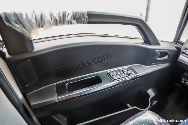 Yuchai New Energy EC362F 4.5T 4.125 m single-row pure electric box light truck 100.46 kWh 4X2(6 wheels) Interior (3) | 86Trucks