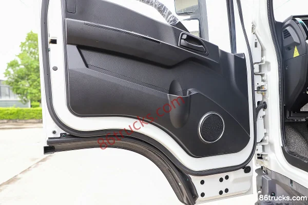 Yuchai New Energy EC362F 4.5T 4.125 m single-row pure electric box light truck 100.46 kWh 4X2(6 wheels) Interior (2) | 86Trucks