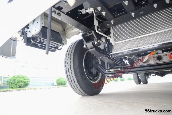 Yuchai New Energy EC362F 4.5T 4.125 m single-row pure electric box light truck 100.46 kWh 4X2(6 wheels) Chassis (1) | 86Trucks