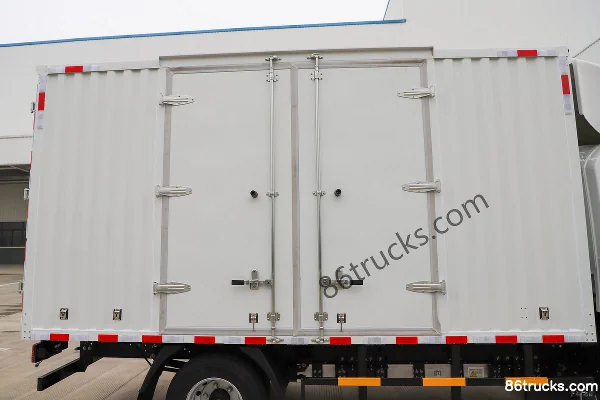 Yuchai New Energy EC362F 4.5T 4.125 m single-row pure electric box light truck 100.46 kWh 4X2(6 wheels) Body (2) | 86Trucks